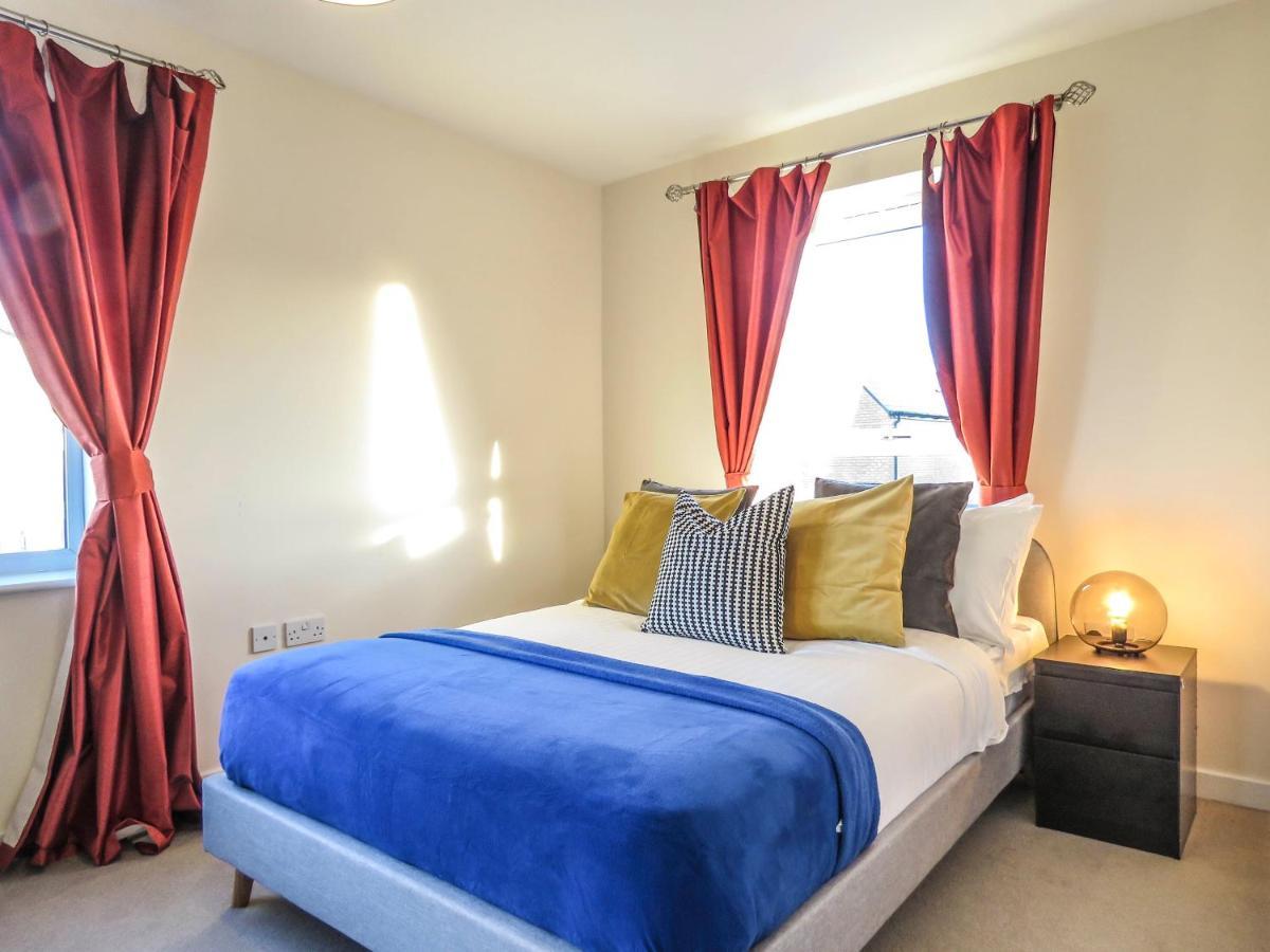 Tudors Esuites 4 Bedroom House Driveway & Garden Бирмингам Екстериор снимка